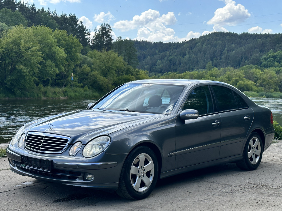 Mercedes-Benz E270 - Carlot